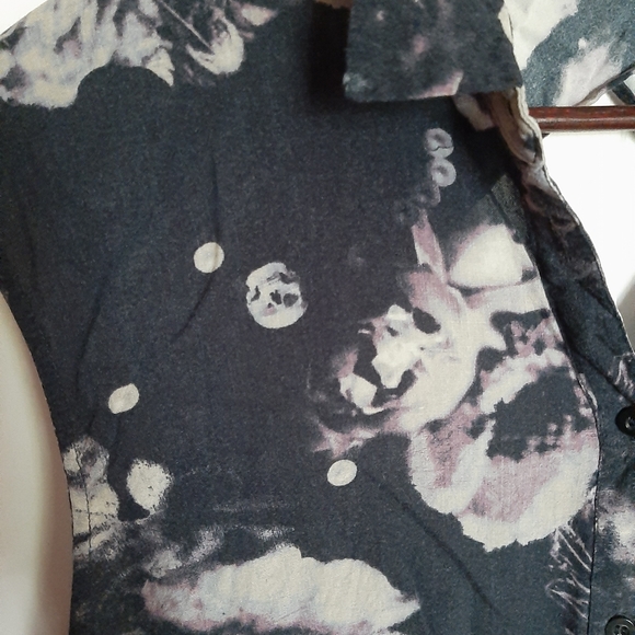 💀H&M Floral Skull Sleeveless Blouse - Picture 5 of 5